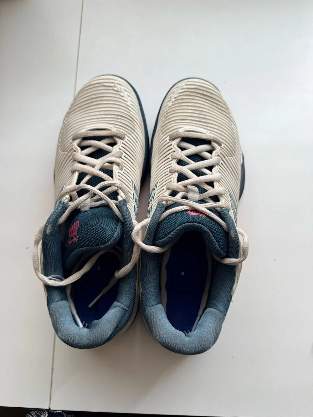 K-Swiss Hypercourt Express 2 Tennis Shoes Men’s 9.5 White Blue Pink - Picture 10 of 12